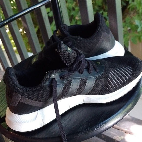 Adidas Black and White Sneakers with Modern Silhouette - Picture 2 of 9